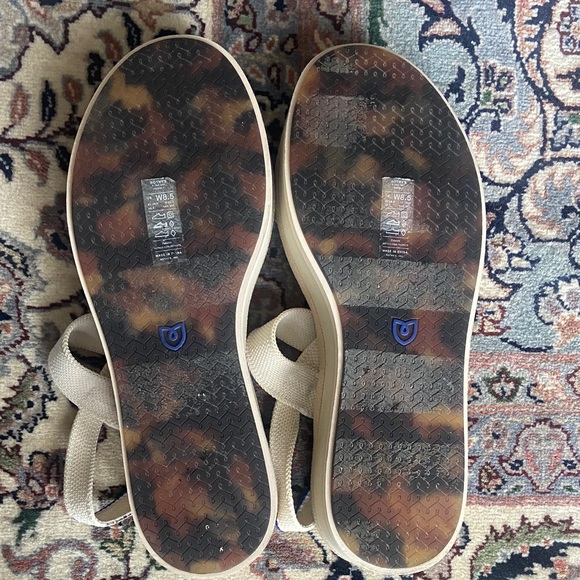 Rothys Sandals Lightweight Wedge Salt Cream Platform Open Toe Strappy Shoes 8.5 - Picture 7 of 15